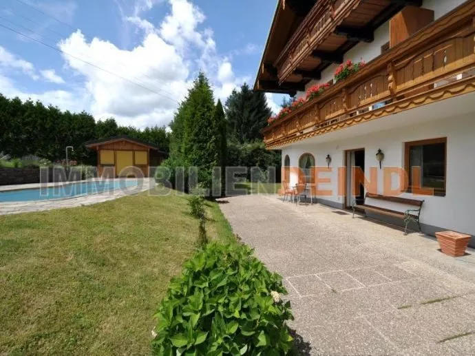 Immobilienangebot - Oberhofen am Irrsee / Rabenschwand - Alle - 116 qm - Gartenwohnung mit Outdoorpool, Hallenbad und Sauna Nähe Irrsee / Mondseeland
