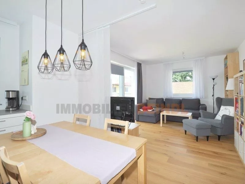 Immobilienangebot - Bürmoos - Alle - Neuwertige 4-Zimmer-Wohnung mit Terrassen-Balkon und Parkplatz in Bürmoos