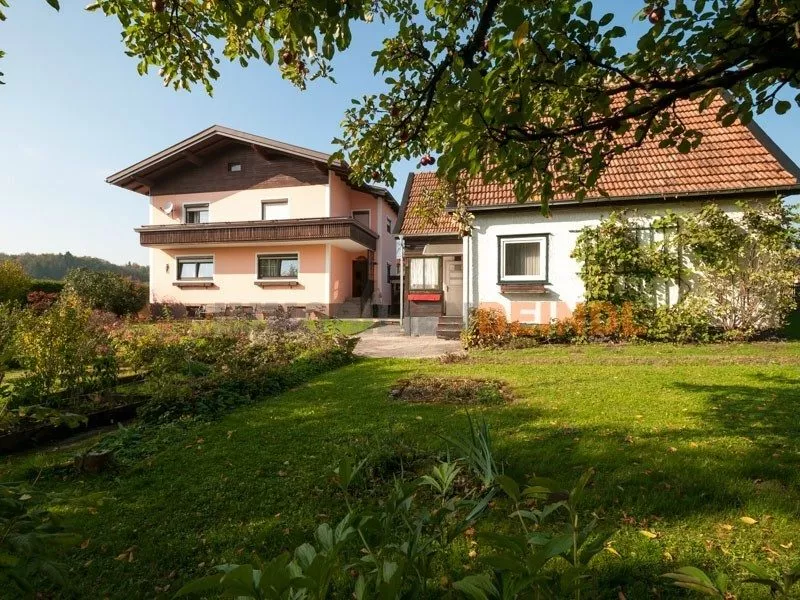 Immobilienangebot - Lamprechtshausen - Alle - Sonniges Wohnhaus mit Nebengebäude im Zentrum von Lamprechtshausen