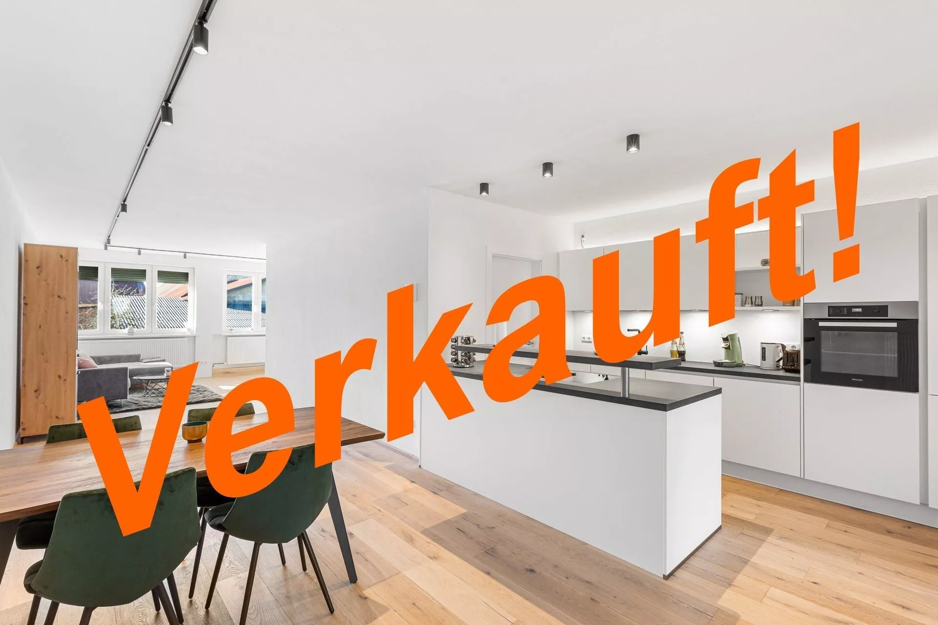 Immobilienangebot - Ostermiething - Alle - Neuwertige 3-Zimmer-Wohnung mit Balkon und Parkplatz im Zentrum von Ostermiething