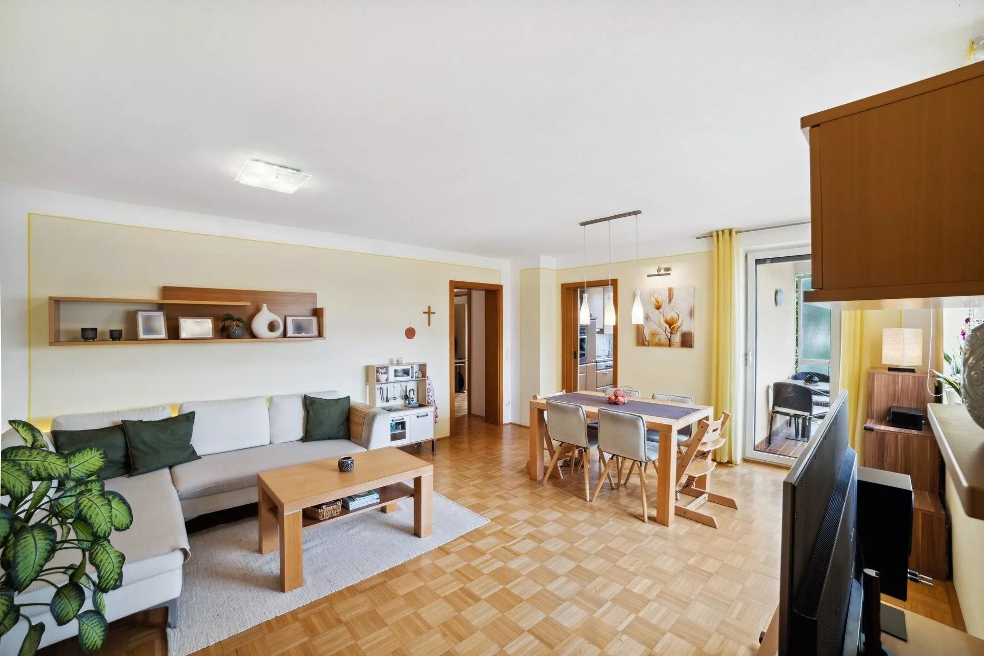 Immobilienangebot - Oberndorf bei Salzburg - Alle - VERKAUFT! Top gepflegte 4-Zimmer-Wohnung mit Balkon im Zentrum von Oberndorf
