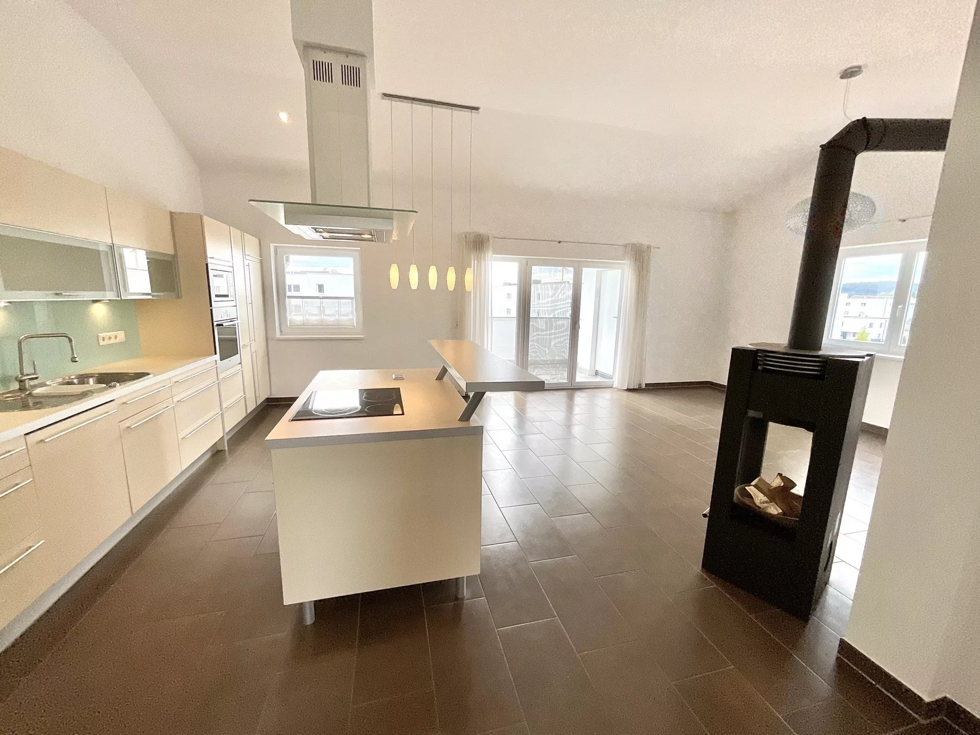 Immobilienangebot - Mattighofen - Alle - MIETE: Exklusive Dachterrassenwohnung mit Carport und freien Stellplatz in Mattighofen