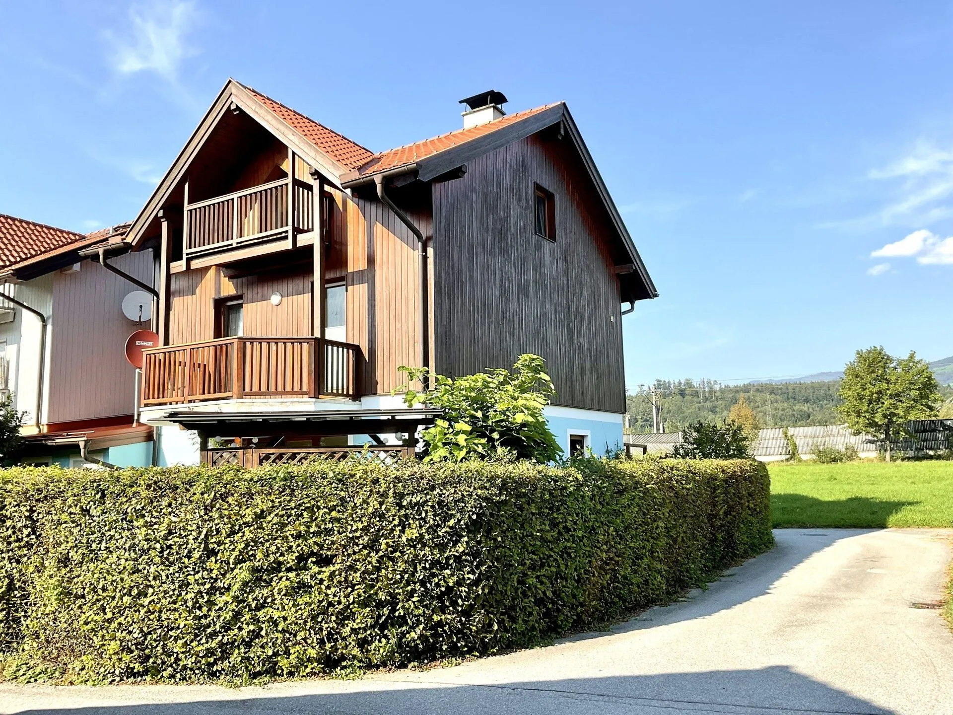 Immobilienangebot - Hallein - Alle - Geräumiges EFH mit Keller, Garage und Carport in gekuppelter Bauweise